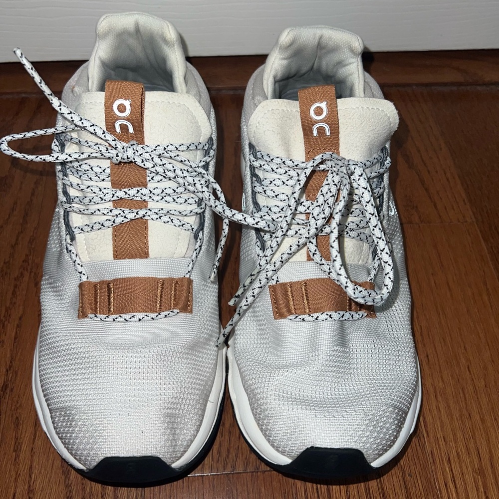 On Cloud Cream and Brown Sneakers Cloud Novas